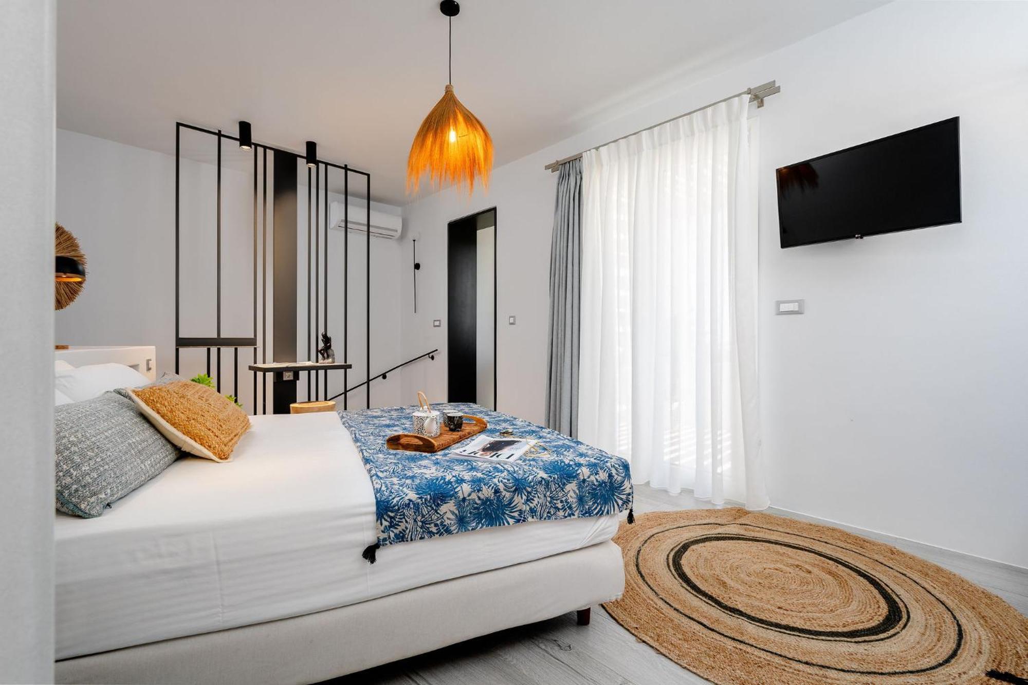 Sunday Luxury Suites Agia Anna  Exterior foto